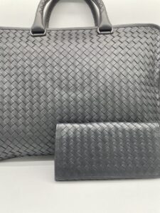 ボッテガヴェネタ バッグと長財布 色と艶をそろえたカラーチェンジ後